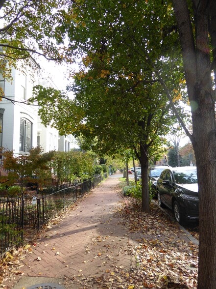 Building Photo - 106 9th St SE