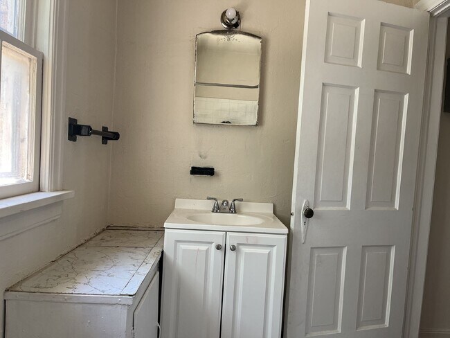 Building Photo - 2-Bedroom unit in Prime Oklahoma City Location