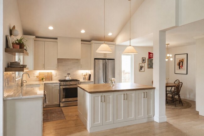 Building Photo - 5630 Hummel Ln