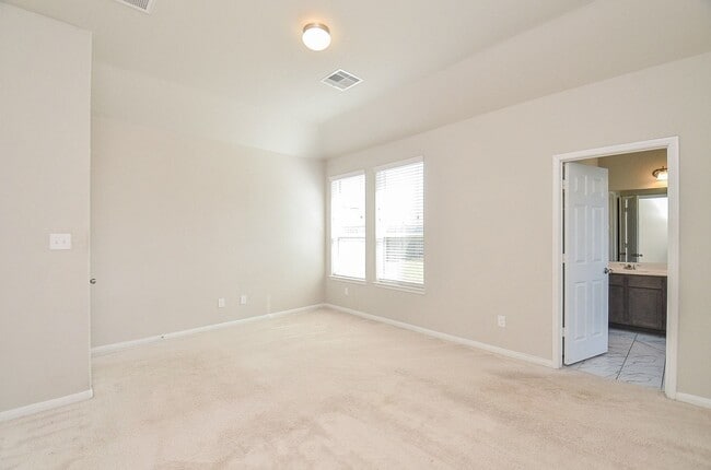 Building Photo - 5443 Grand View Dr