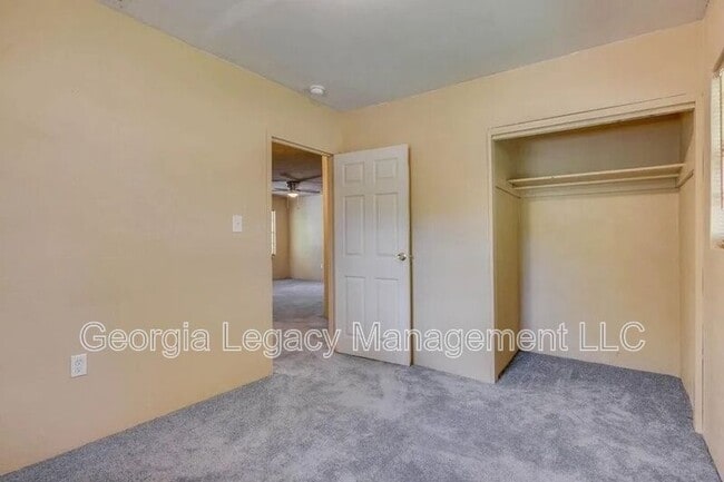 Building Photo - 65 Hughes St