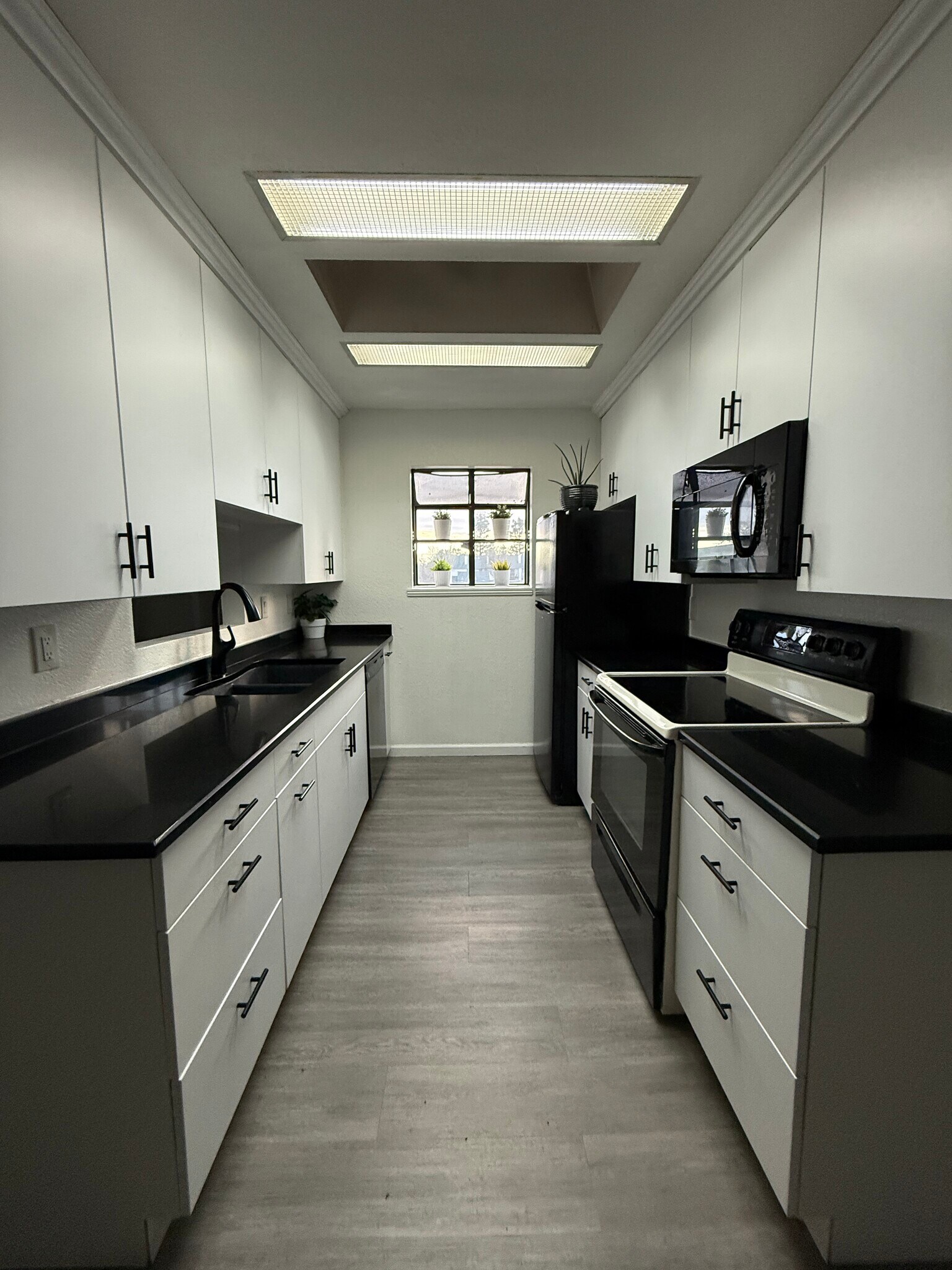 Building Photo - 2350 Alta Garden Ln