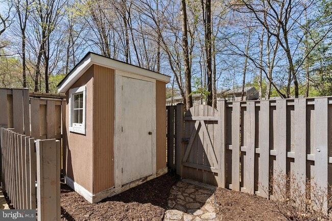 Building Photo - 8094 Grandview Ct