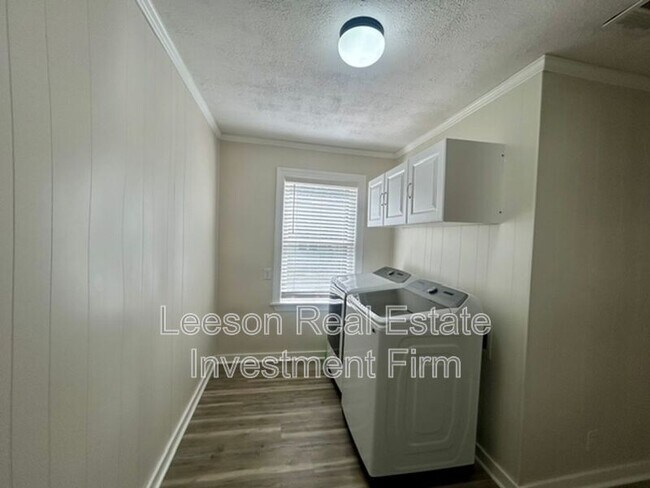 Building Photo - 122 E Dalzell St