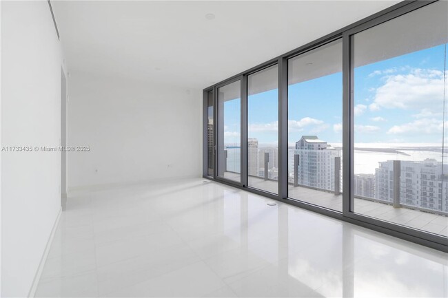 Building Photo - 300 Biscayne Blvd Way