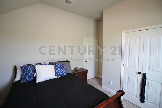 Building Photo - Beautiful 3/2/2 in Waxahachie For Rent!