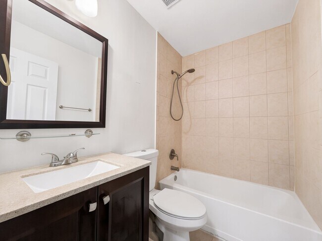 Building Photo - Annual rental offering privacy and space on 1.14 acres in Naples!
