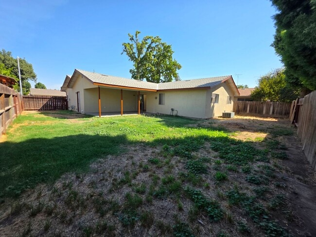 Building Photo - 3-bedroom single story in east Modesto nei...