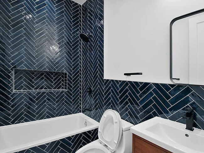 Building Photo - "Charming 2-Bed Oasis in Brooklyn's Heart – Your Perfect Urban Retreat!"