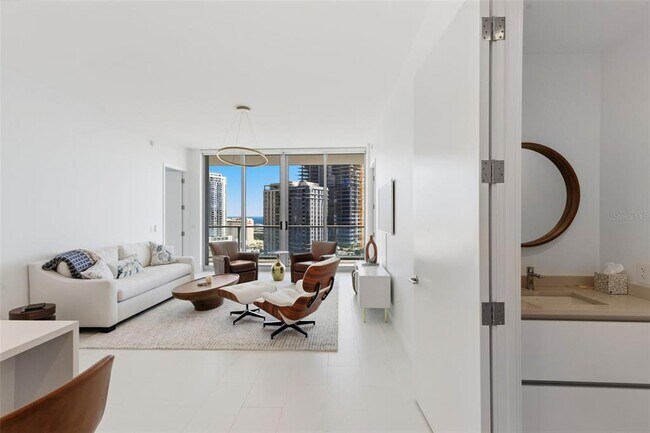 Building Photo - 400 Central Ave