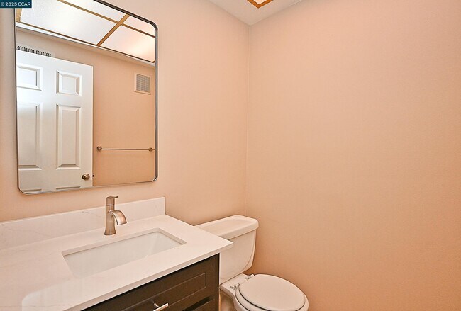Building Photo - 933 Meadowvale Ct