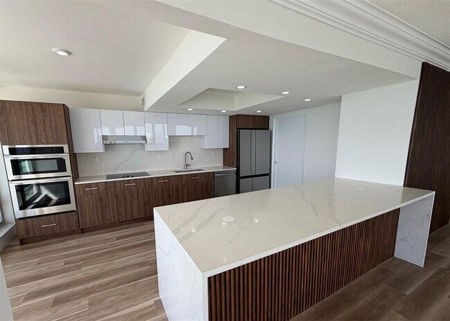 Building Photo - 2100 S Ocean Ln