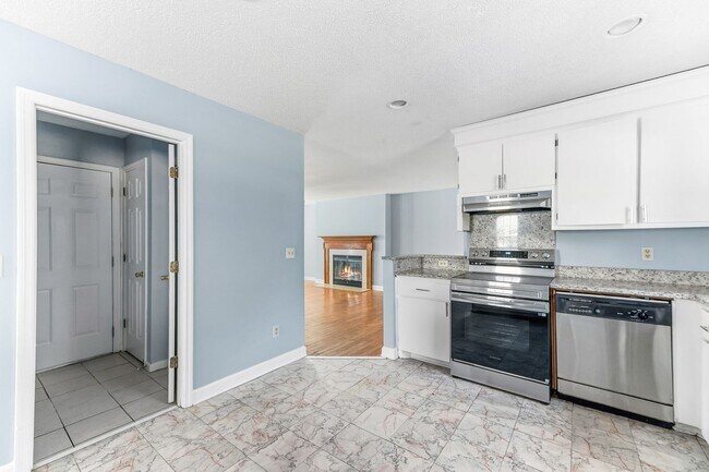 Building Photo - Beautiful Home West Ashely