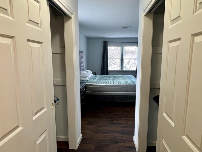 Building Photo - 690 S Porter St