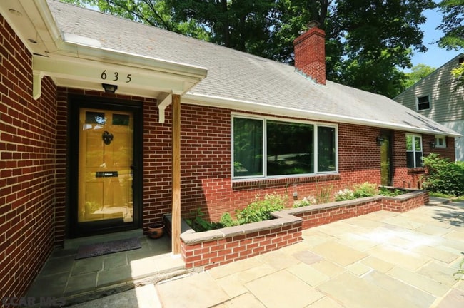 Building Photo - 635 W Nittany Ave