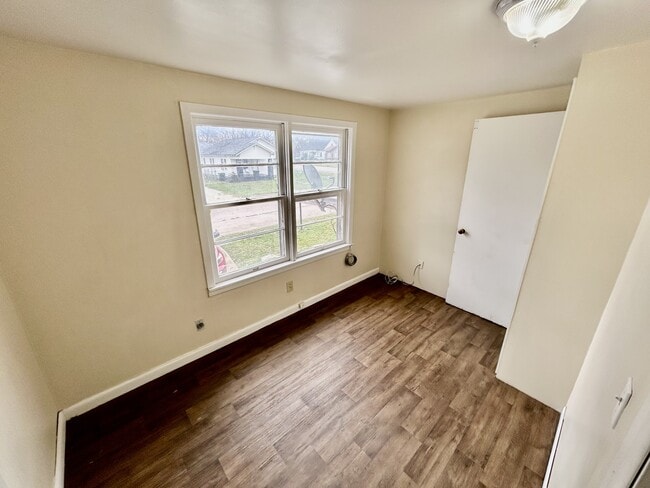 Building Photo - 427 S Center Ave