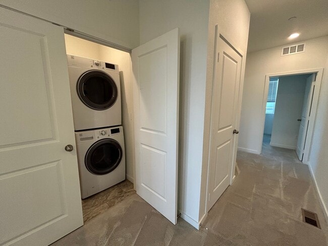Building Photo - Beautiful New Build in the Heart of Timnat...