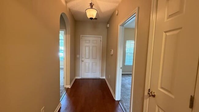 Building Photo - 3 bedroom - 2 bathroom - Stonelake Townhom...