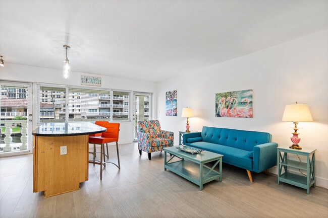 Building Photo - 2881 NE 32nd St