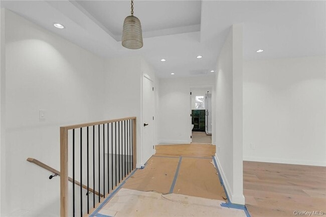 Building Photo - 225 Hilltop St