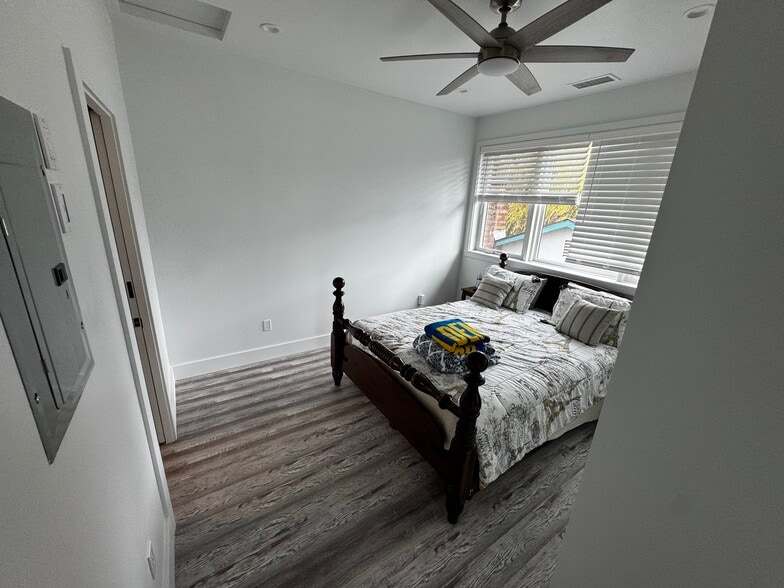 Building Photo - 135 Burlington Dr