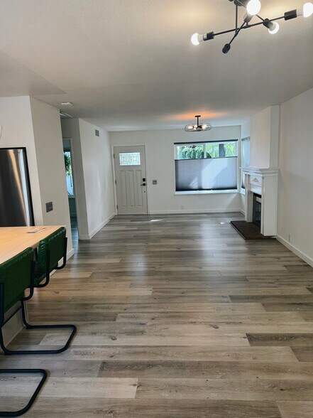 Building Photo - 2643 Briarwood Pl