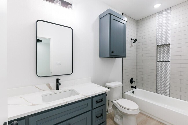 Building Photo - 1704 Elkhart Ave