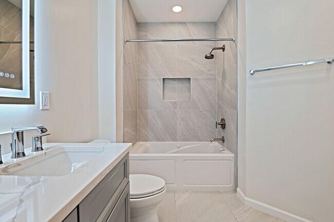 Building Photo - 1519 North Point Dr