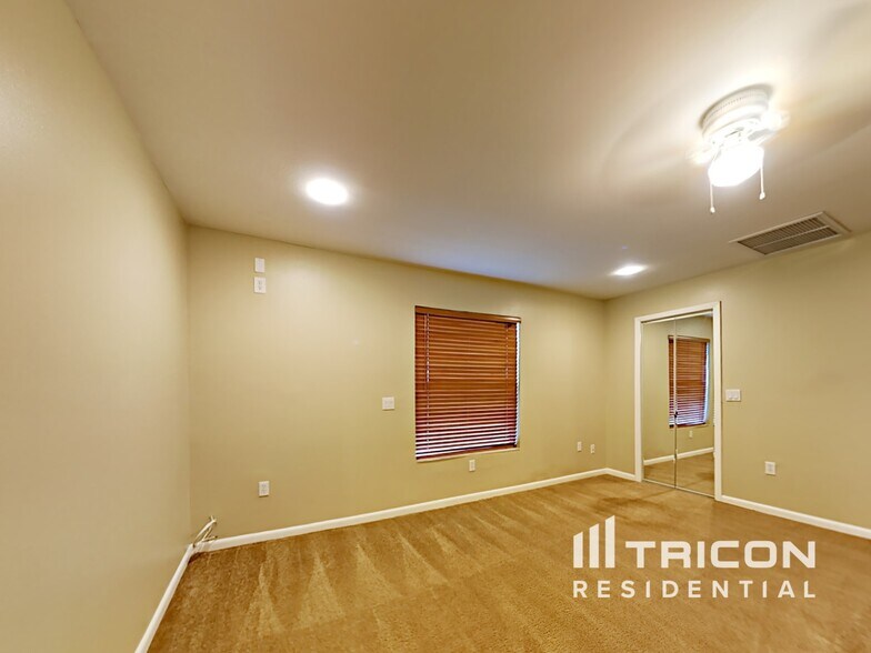 Building Photo - 7905 42nd Way N