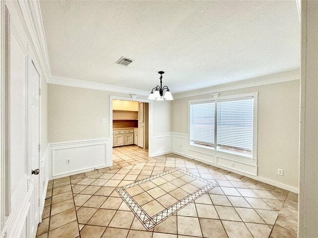 Building Photo - 811 Adele St