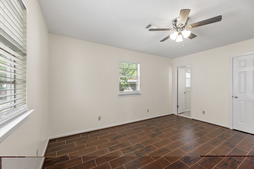 Building Photo - 717 Cedar Bayou Rd