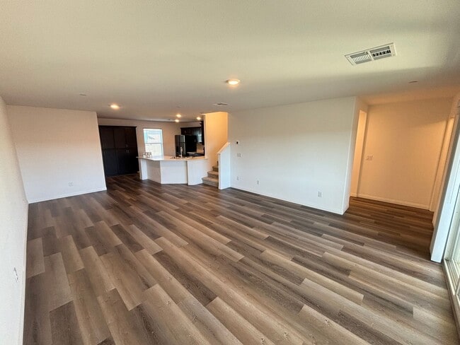 Building Photo - Beautiful 3Bed/3Bath Townhome located in Enterprise/Southern Highlands–Southwest Henderson border...