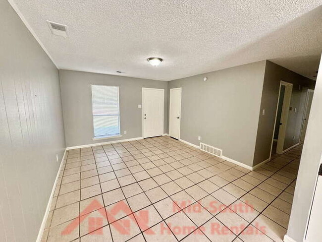 Building Photo - 5168 Corkwood Dr