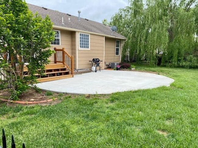 Building Photo - 4 bedroom/3 bath house (12110 E Laguna)