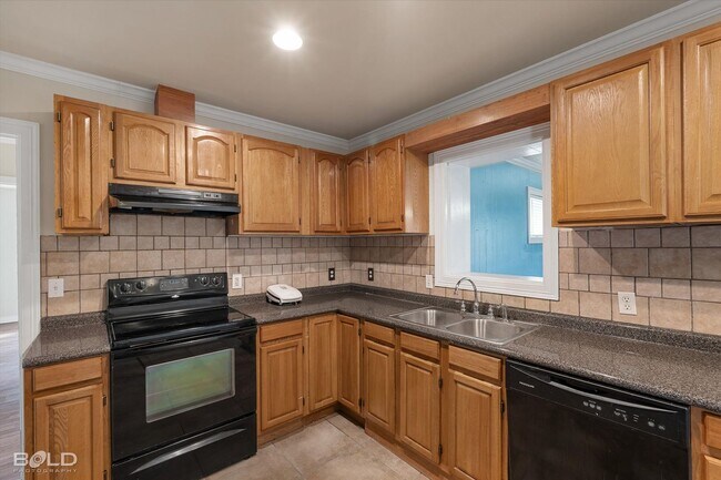 Building Photo - 2726 W Cavett Dr