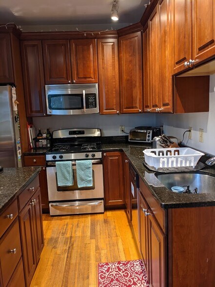 Building Photo - 18 Otis St
