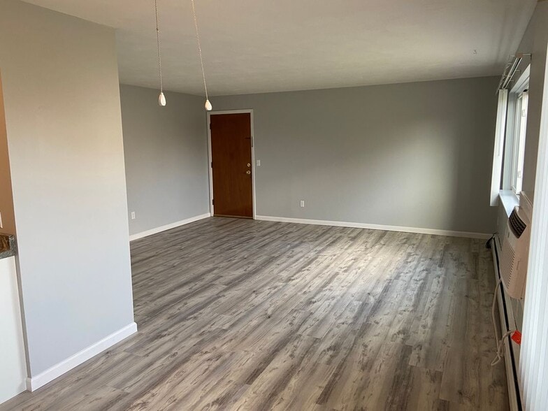 Building Photo - 11 Winston Dr