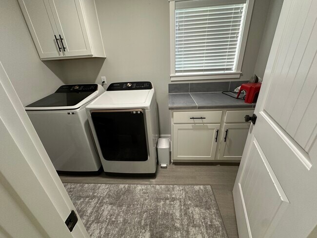 Building Photo - 22405 SW Frst Crk Wy