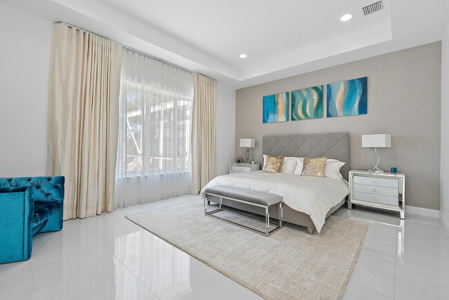 Building Photo - 8988 Lakes Blvd