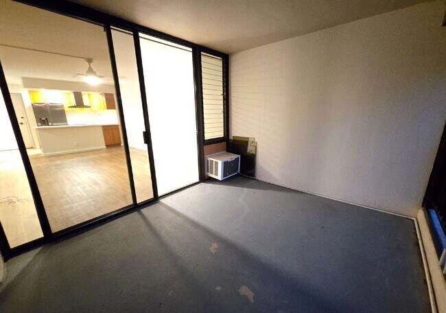 Building Photo - Renovated 2br, 2ba, 2pkg - Regency Park with Views!