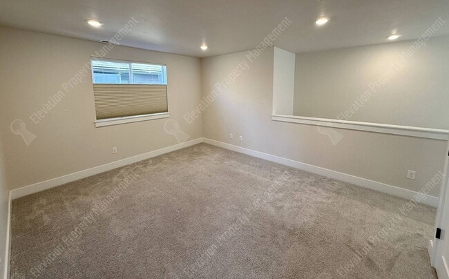 Building Photo - Fantastic 3 BR in Petrosa with mountain views and tons of amenities!