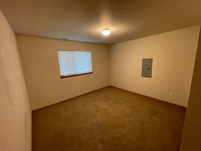 Building Photo - ***PENDING APPLICATION***Beautiful 5 Bedroom Home in Coupeville! Pet Friendly! $250 Move In Credit!