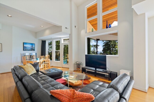 Building Photo - Sleek, spacious 3-bdrm/2.5-bath contemporary in SW Hills. Office, wine cellar, views, near Washin...