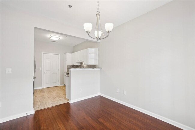 Building Photo - 7110 Woodland Ln