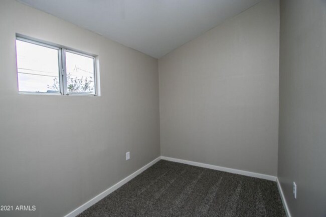 Building Photo - Beautiful remodel home near ASU