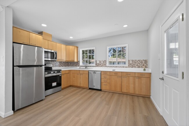 Building Photo - 3814 Clough Ave