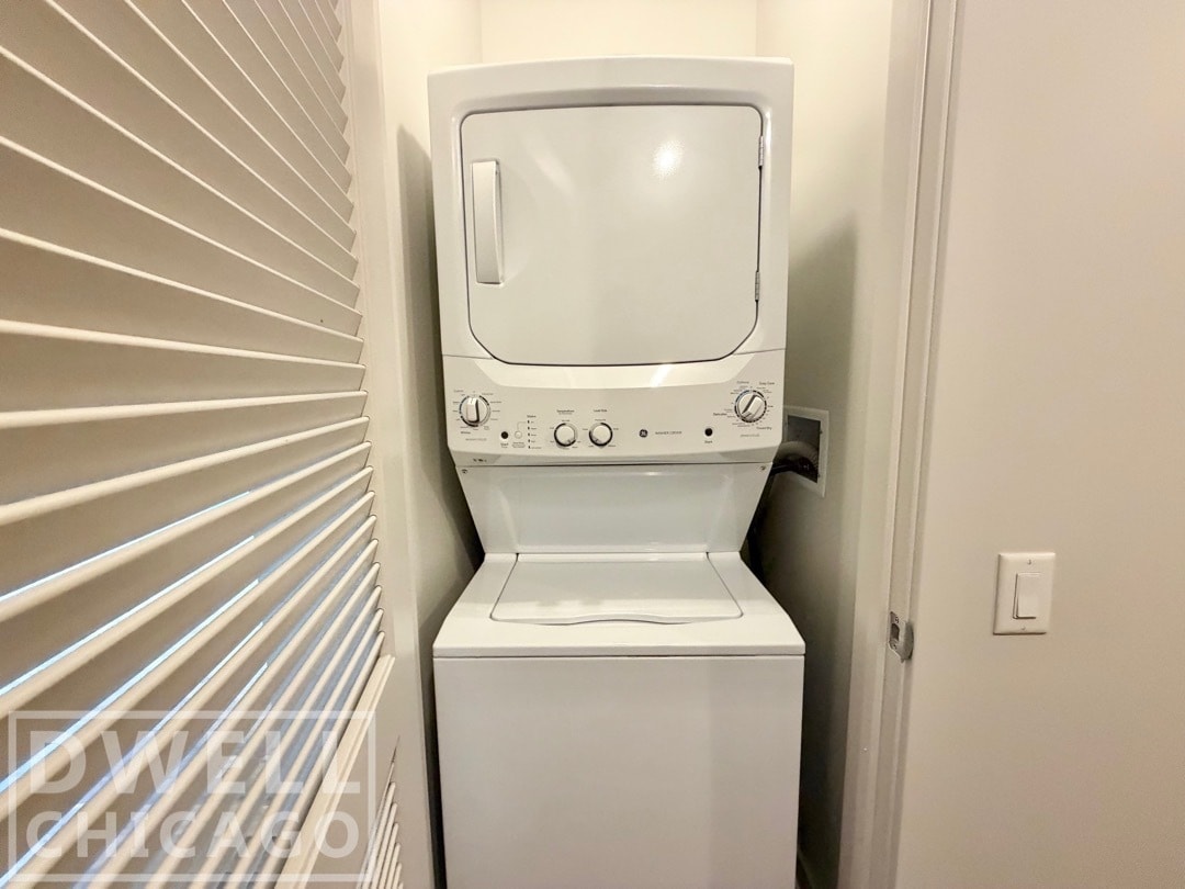 Building Photo - 640 N La Salle Dr