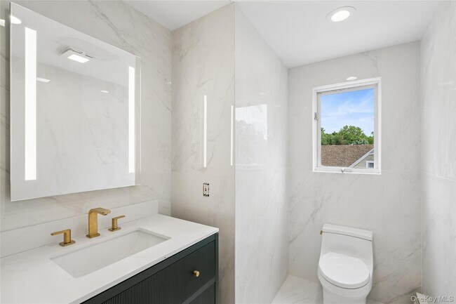 Building Photo - 67 Parkway Dr
