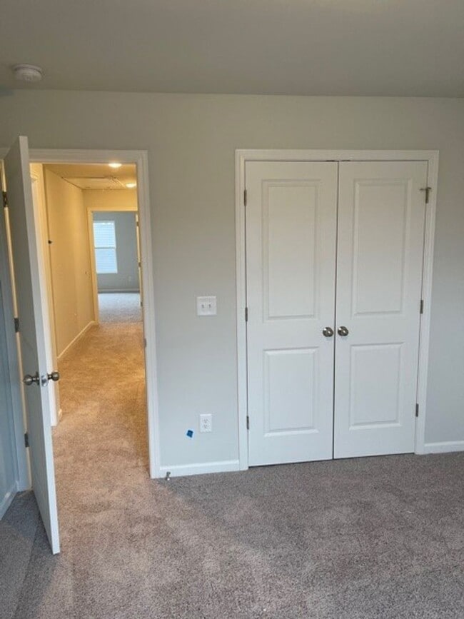 Building Photo - Stunning condo is South Murfreesboro