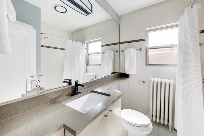 Building Photo - 3837 N Sawyer Ave